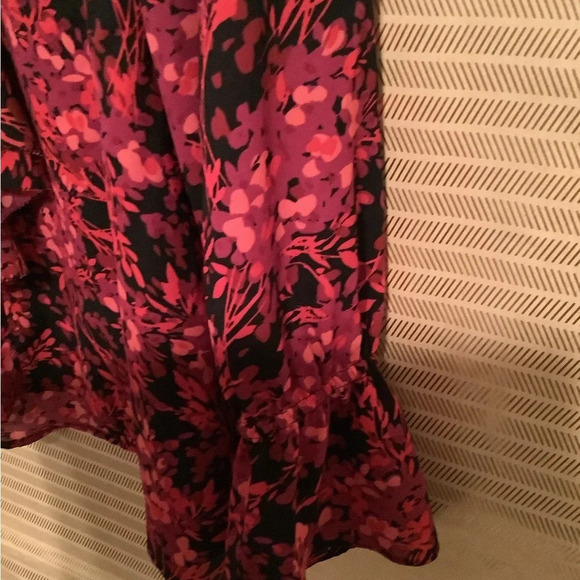 ROZ+ALI~ RED/ BLACK~BLOUSE~ NWOT~LG - Picture 2 of 4